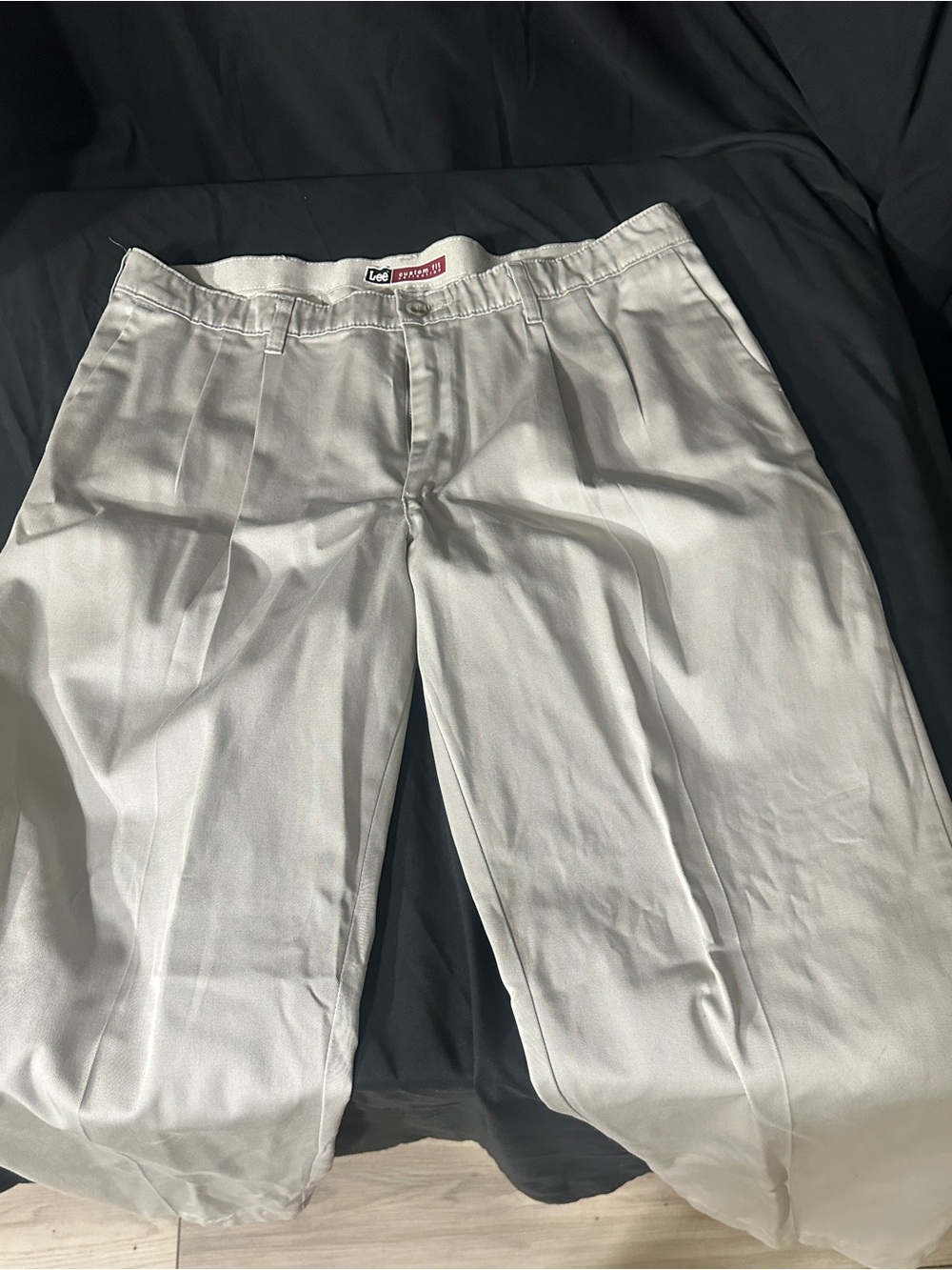 Lee Men’s custom khaki Pleated Dress Pants-size 38x32-#627